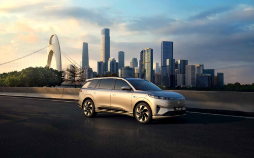 三叶草策略 东风奕派eπ008与启源Q07，谁才是家庭出行最优解？