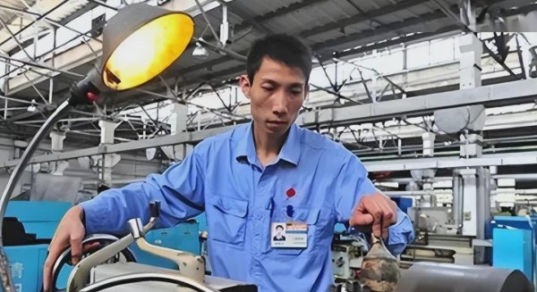 启点优配 西方航空发动机绝密技术，被一初中学历小伙攻克，国家重奖800万